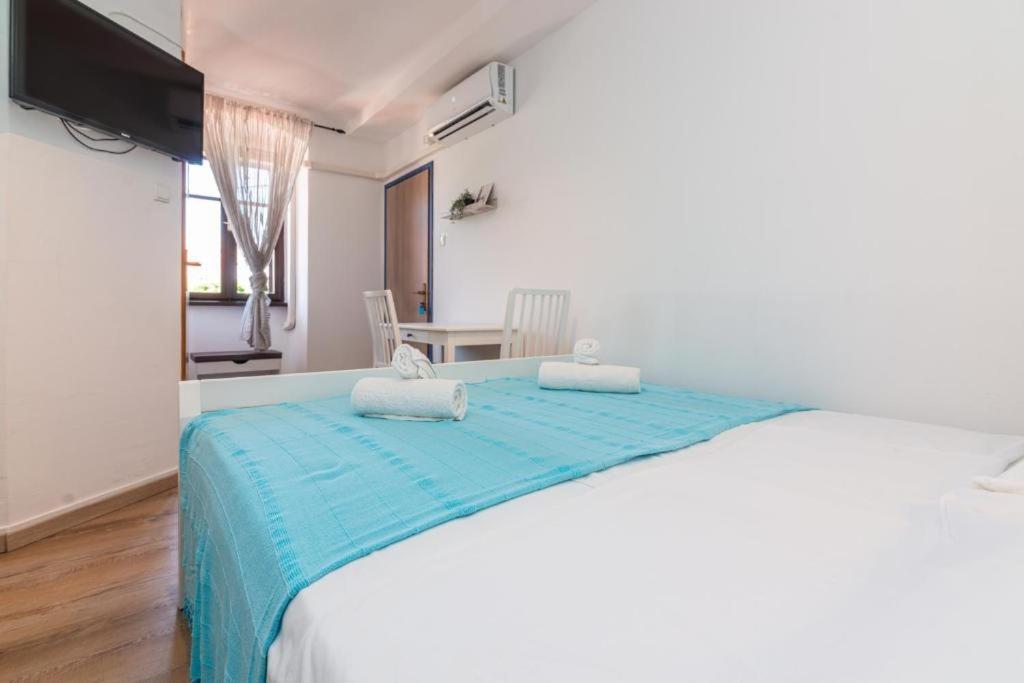 Rooms & Studio Apartments By The Way Baška Екстериор снимка