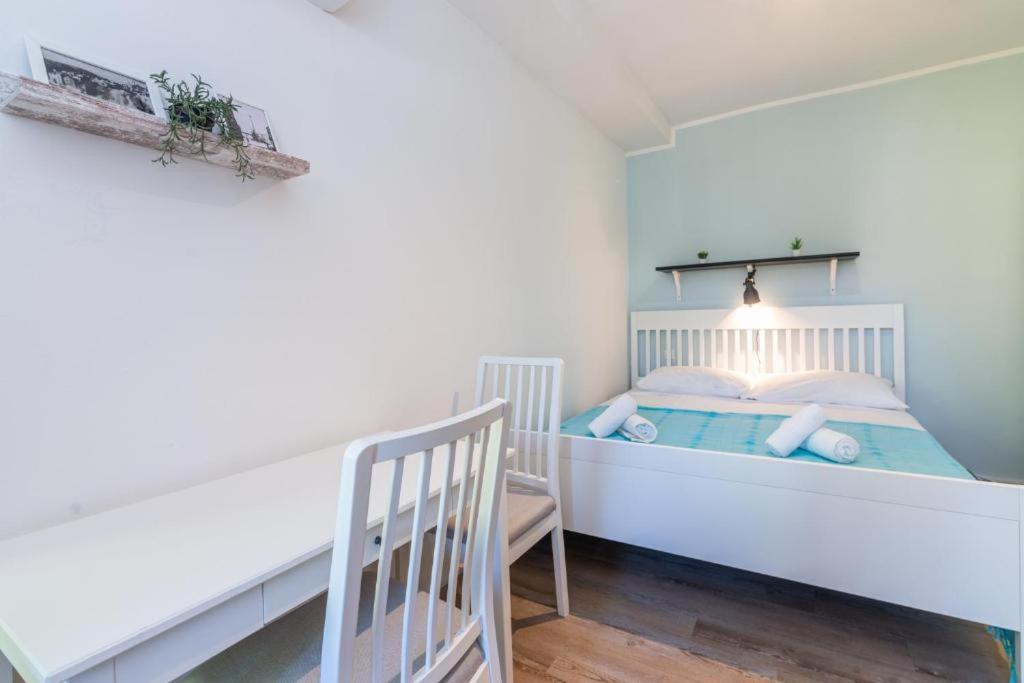 Rooms & Studio Apartments By The Way Baška Екстериор снимка