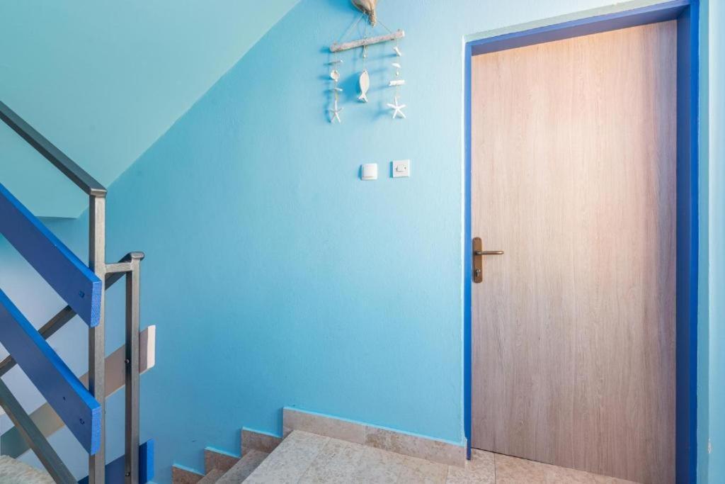 Rooms & Studio Apartments By The Way Baška Екстериор снимка