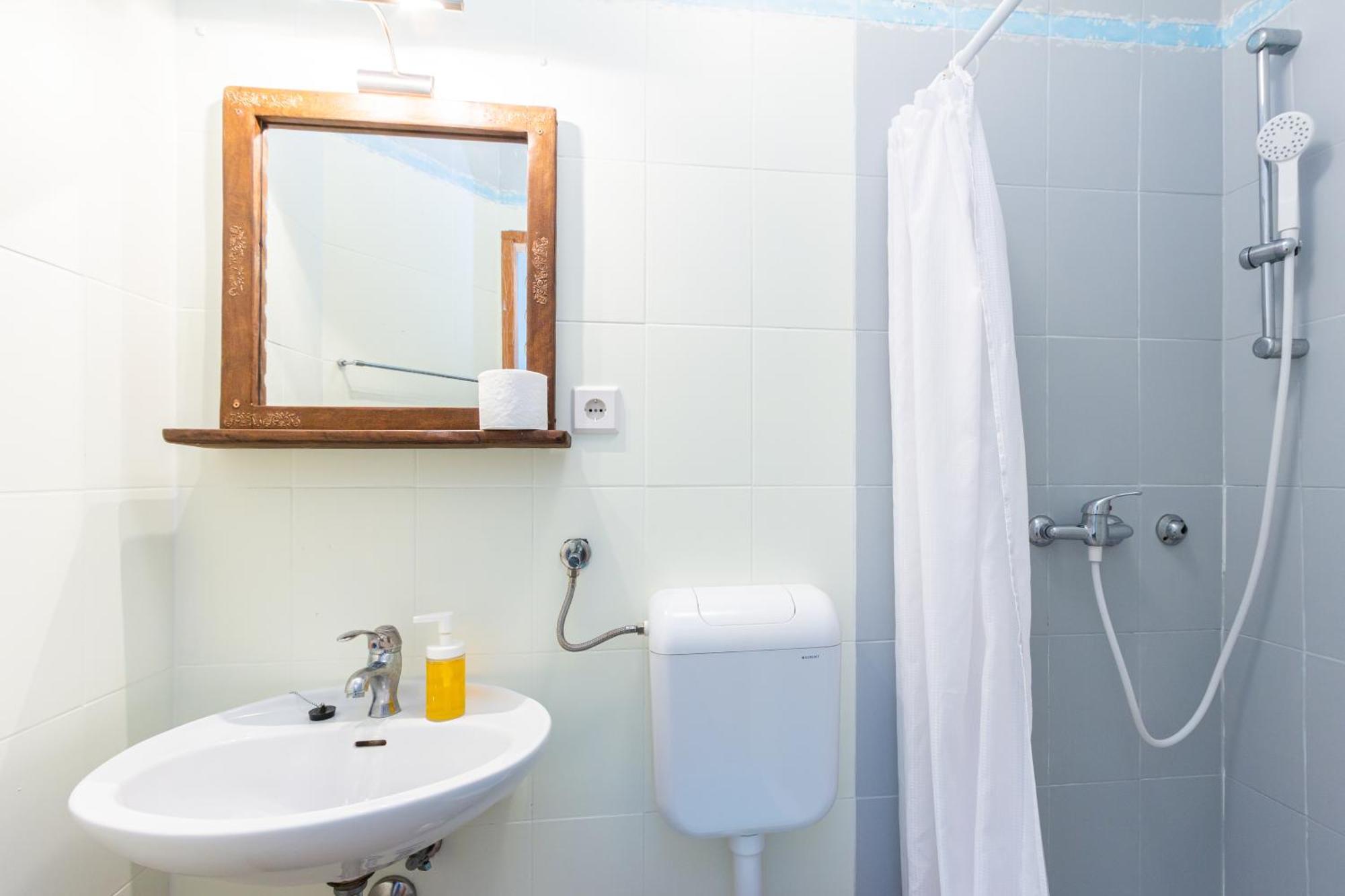 Rooms & Studio Apartments By The Way Baška Екстериор снимка
