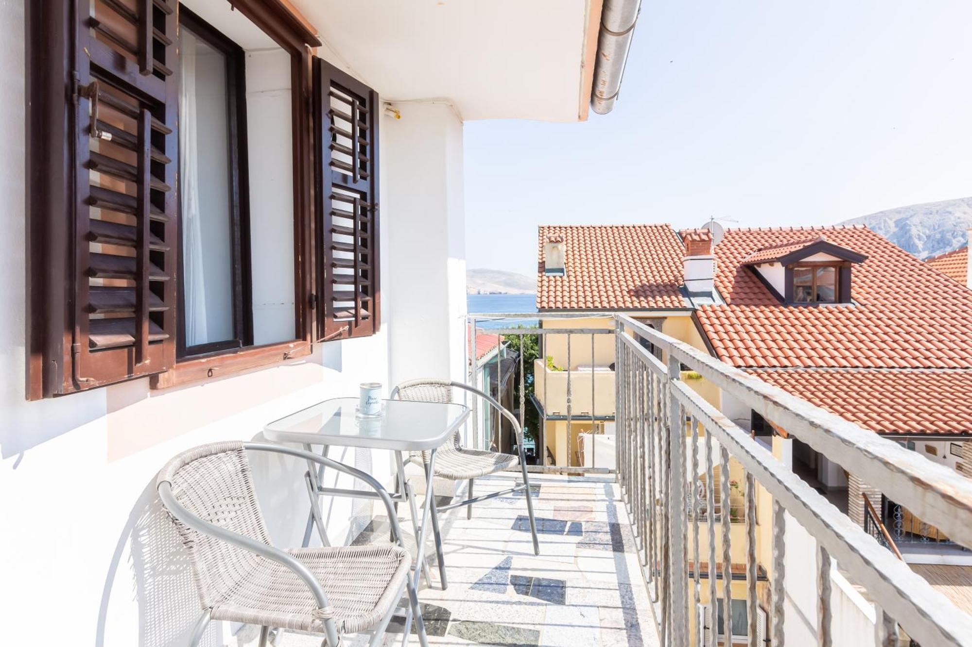 Rooms & Studio Apartments By The Way Baška Екстериор снимка