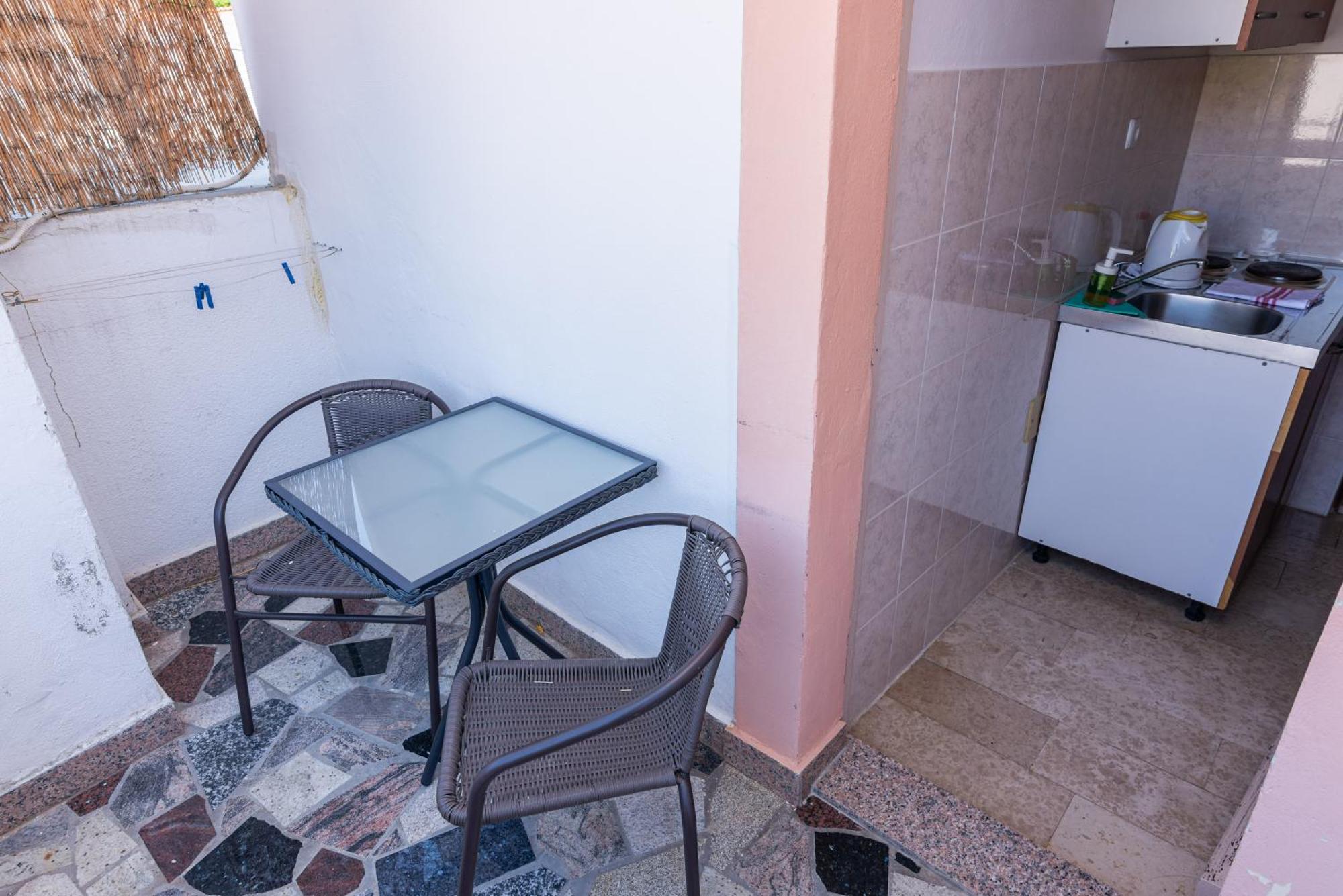 Rooms & Studio Apartments By The Way Baška Екстериор снимка