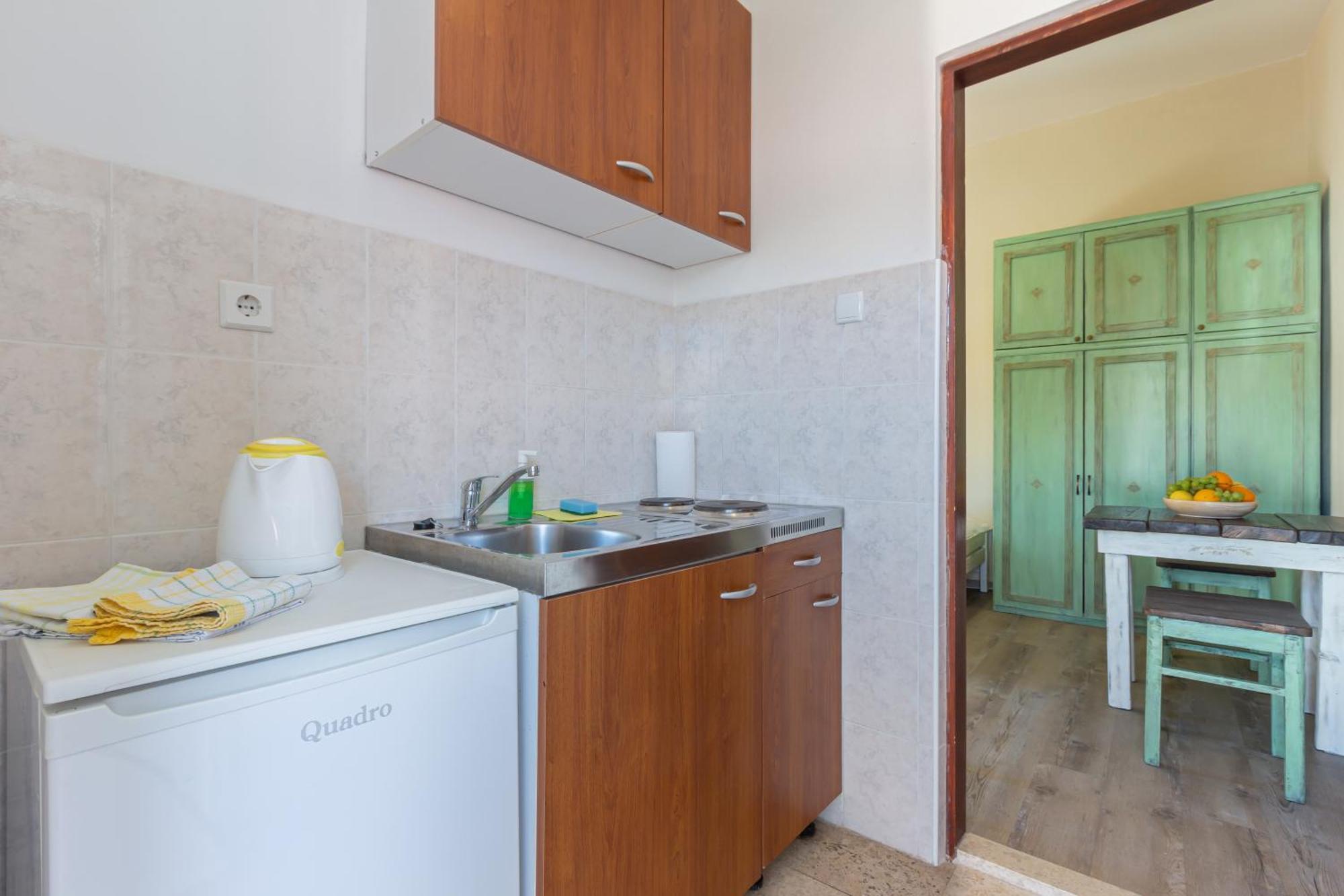 Rooms & Studio Apartments By The Way Baška Екстериор снимка