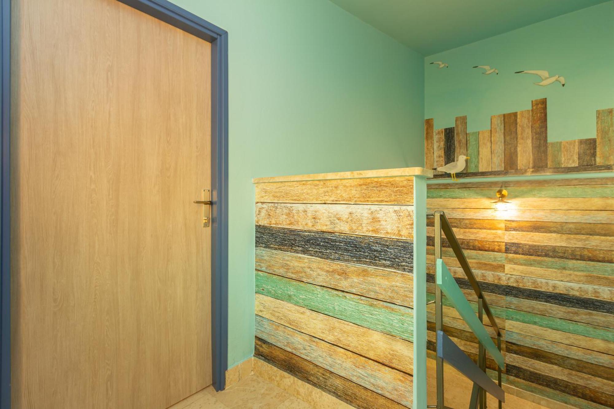 Rooms & Studio Apartments By The Way Baška Екстериор снимка